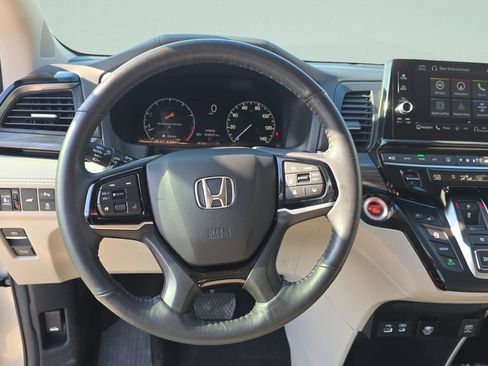 Used 2025 Honda Odyssey Elite image 12