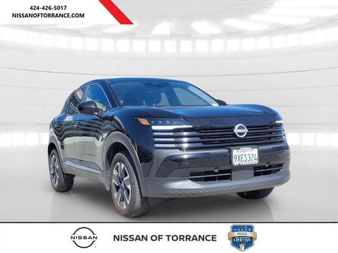 Used 2025 Nissan Kicks SV AWD/4WD image 1
