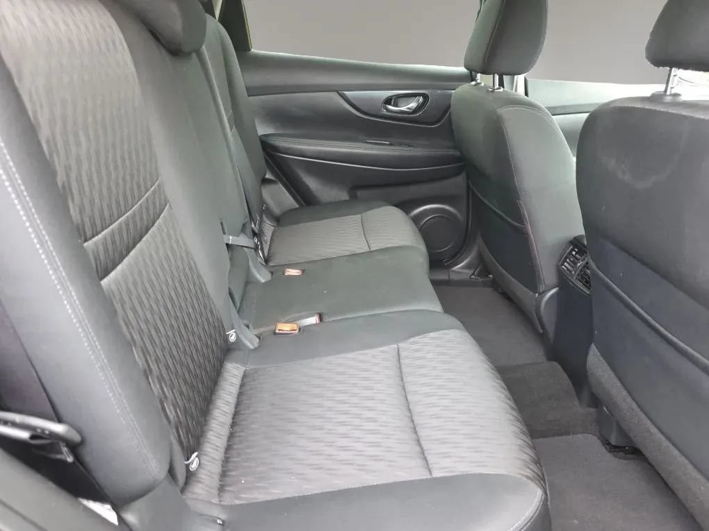 Used 2018 Nissan Rogue SV AWD/4WD image 12