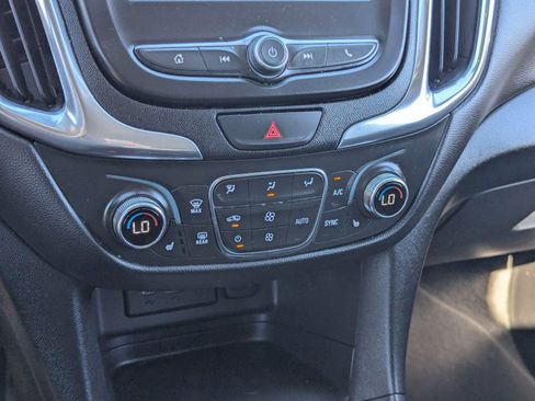 Used 2021 Chevrolet Equinox LT image 29