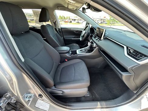 Used 2025 Toyota RAV4 LE AWD/4WD image 31