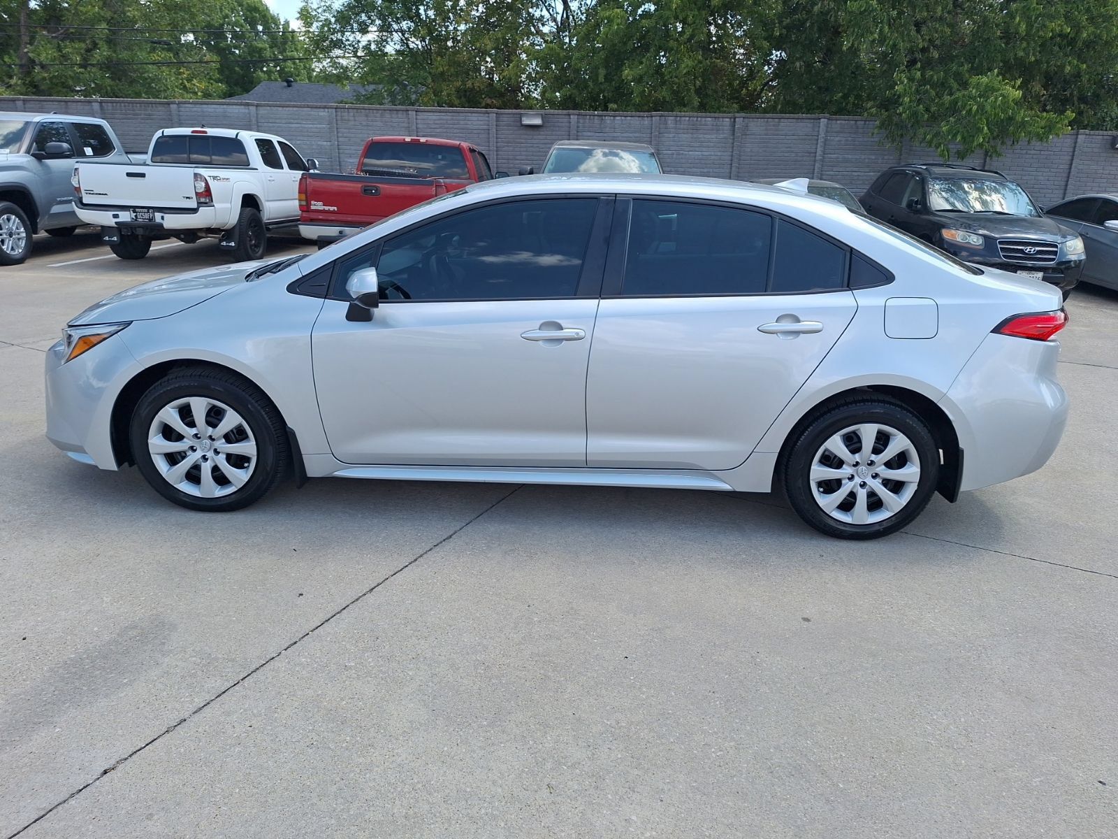 Used 2026 Toyota Corolla LE FWD image 3