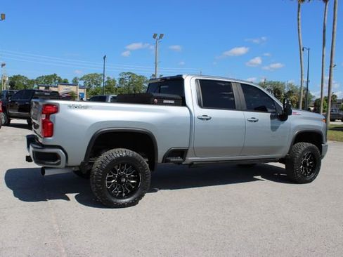 Used 2024 Chevrolet Silverado 2500 LT AWD/4WD image 13