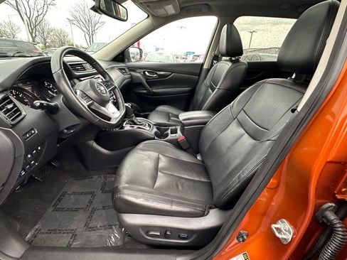 Used 2020 Nissan Rogue SL w/ Premium Package image 26