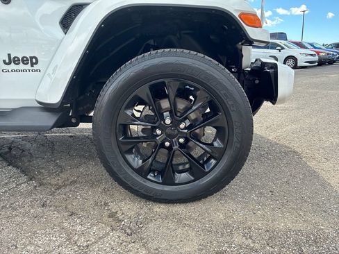 Used 2022 Jeep Gladiator Overland AWD/4WD image 9