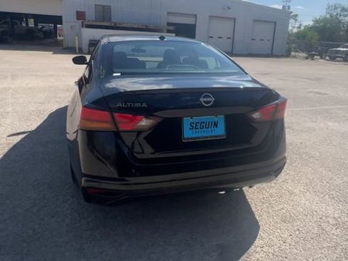Used 2025 Nissan Altima 2.5 SV image 7