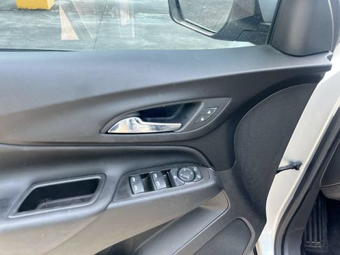 Used 2022 Chevrolet Equinox LT FWD image 14