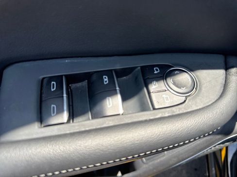 Used 2025 Buick Enclave Sport Touring w/ Power Package FWD image 18