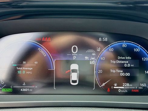 Used 2023 Toyota Crown AWD/4WD image 18