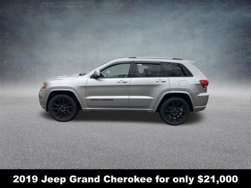 Used 2019 Jeep Grand Cherokee Altitude image 2