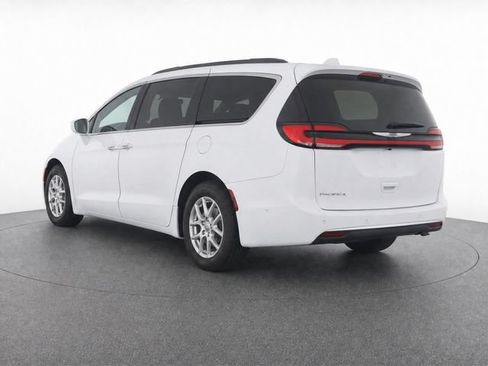Used 2022 Chrysler Pacifica Touring-L FWD image 7