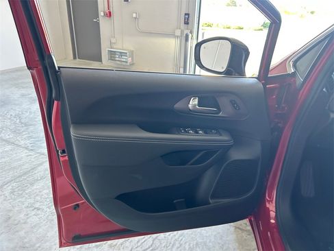 New 2025 Chrysler Pacifica Select image 14