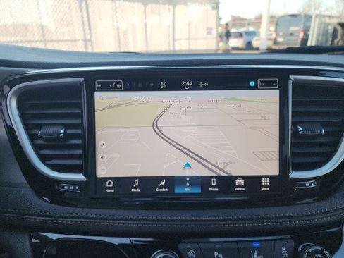 New 2026 Chrysler Pacifica Pinnacle image 4