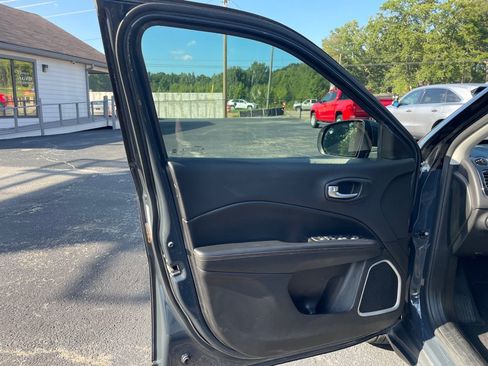 Used 2018 Jeep Compass Limited w/ Navigation Group FWD image 11