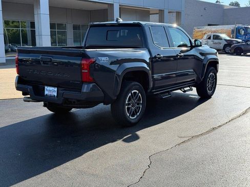 Used 2024 Toyota Tacoma TRD Sport image 3