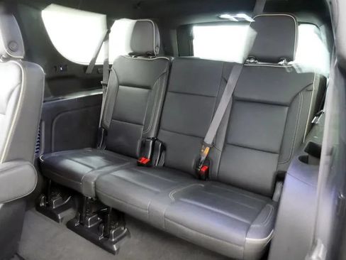 Used 2023 GMC Yukon XL SLT w/ SLT Luxury Package AWD/4WD image 18