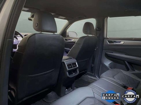 Used 2025 Volkswagen Atlas Cross Sport SE w/ Black Wheel Package image 17