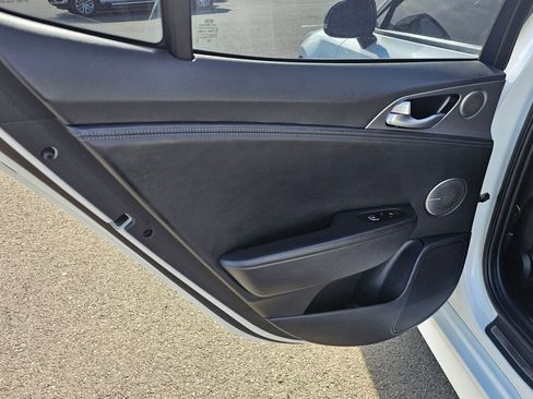 Used 2018 Kia Stinger GT2 AWD/4WD image 12