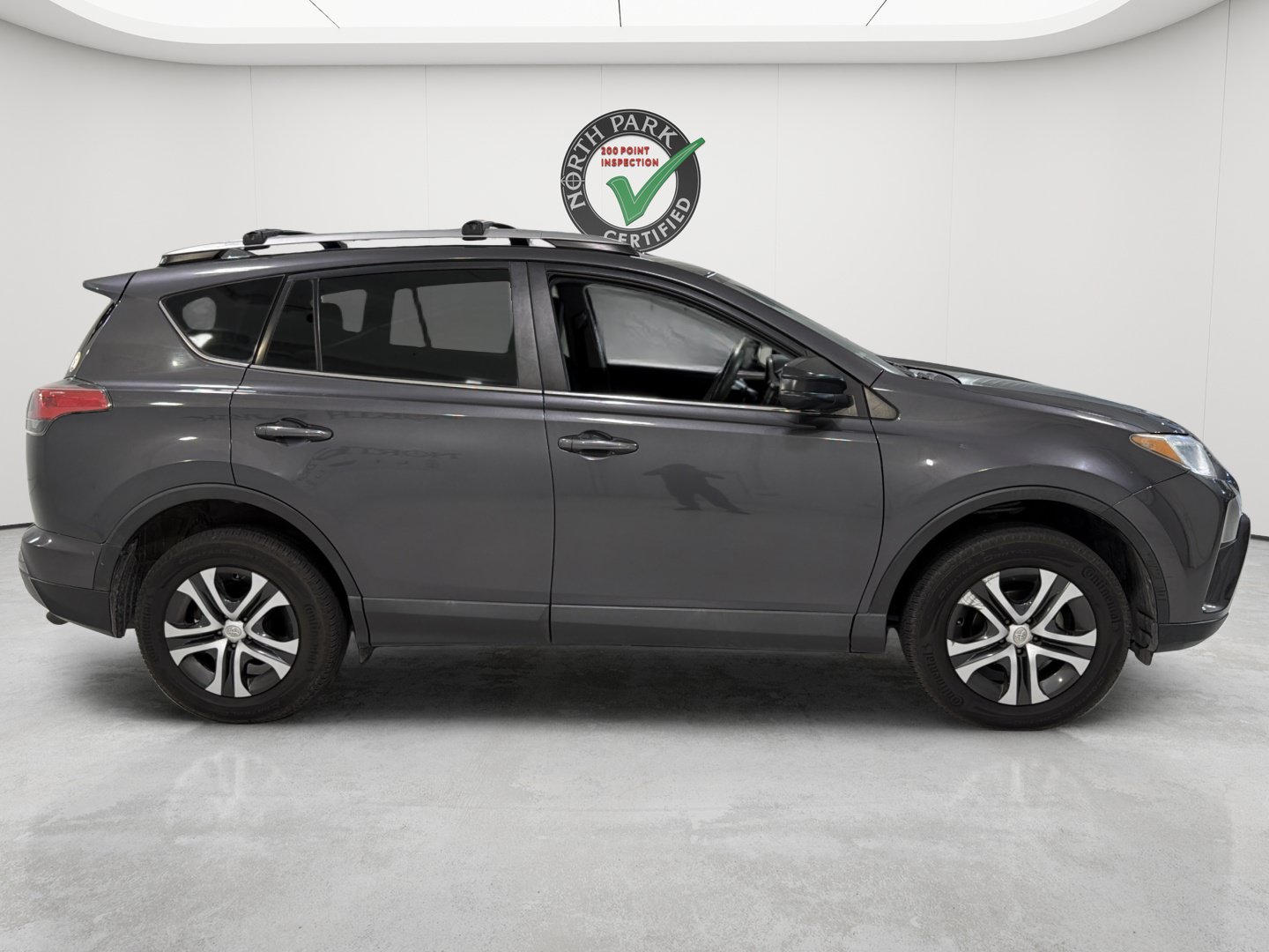 Used 2018 Toyota RAV4 LE FWD image 6