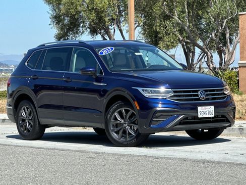 Used 2023 Volkswagen Tiguan SE FWD image 2