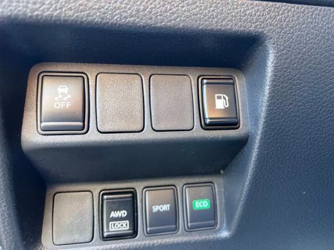 Used 2018 Nissan Rogue S AWD/4WD image 19