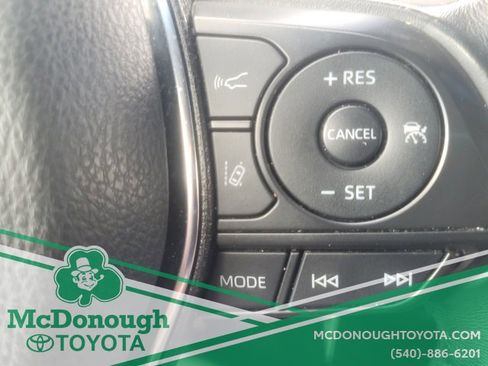 Used 2020 Toyota Camry SE image 32