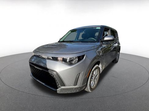 Used 2025 Kia Soul LX w/ LX Technology Package FWD image 8