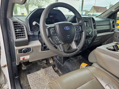Used 2018 Ford F550 4x4 Regular Cab Super Duty image 16