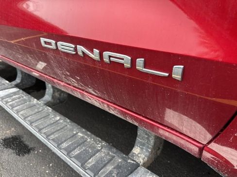 Used 2024 GMC Canyon Denali image 7