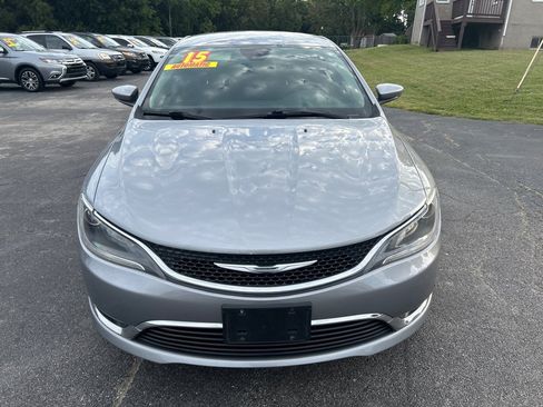 Used 2015 Chrysler 200 Limited w/ Convenience Group FWD image 3