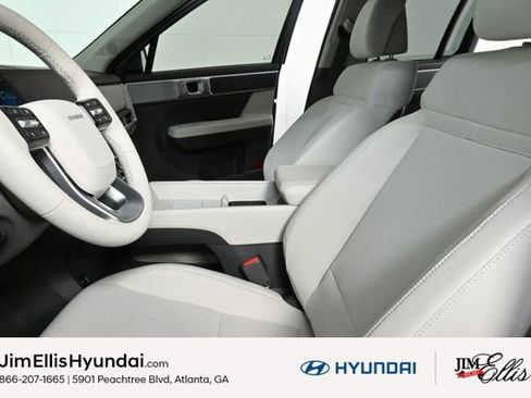 Used 2025 Hyundai Santa Fe SE image 13