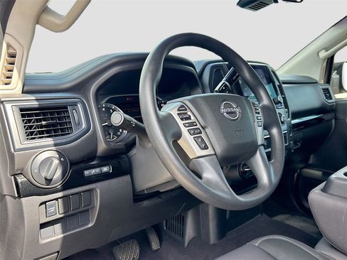 Used 2023 Nissan Titan SV image 9