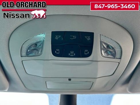 Used 2023 Chrysler Pacifica Touring-L FWD image 16