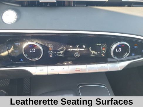 Used 2025 Genesis GV70 2.5T image 8