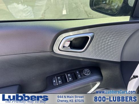 Used 2023 Kia Soul LX FWD image 12