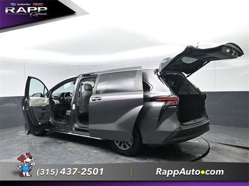 Used 2022 Toyota Sienna XLE image 34