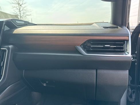 Used 2025 GMC Yukon XL Denali image 19