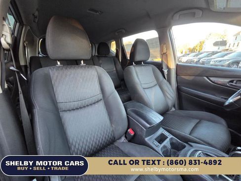 Used 2017 Nissan Rogue SV w/ SV Premium Package image 16