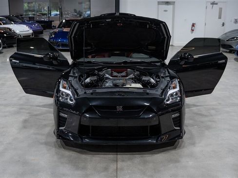 Used 2021 Nissan GT-R Premium AWD/4WD image 36