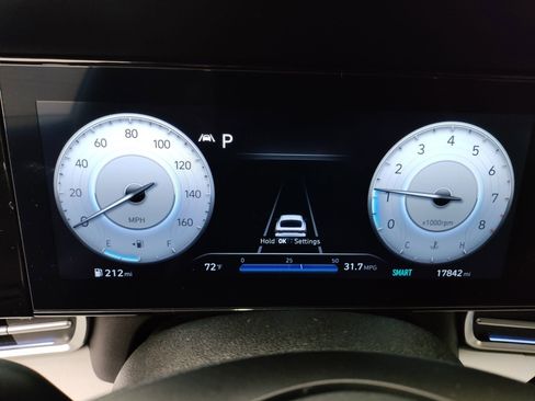 Used 2023 Hyundai Elantra Limited image 18