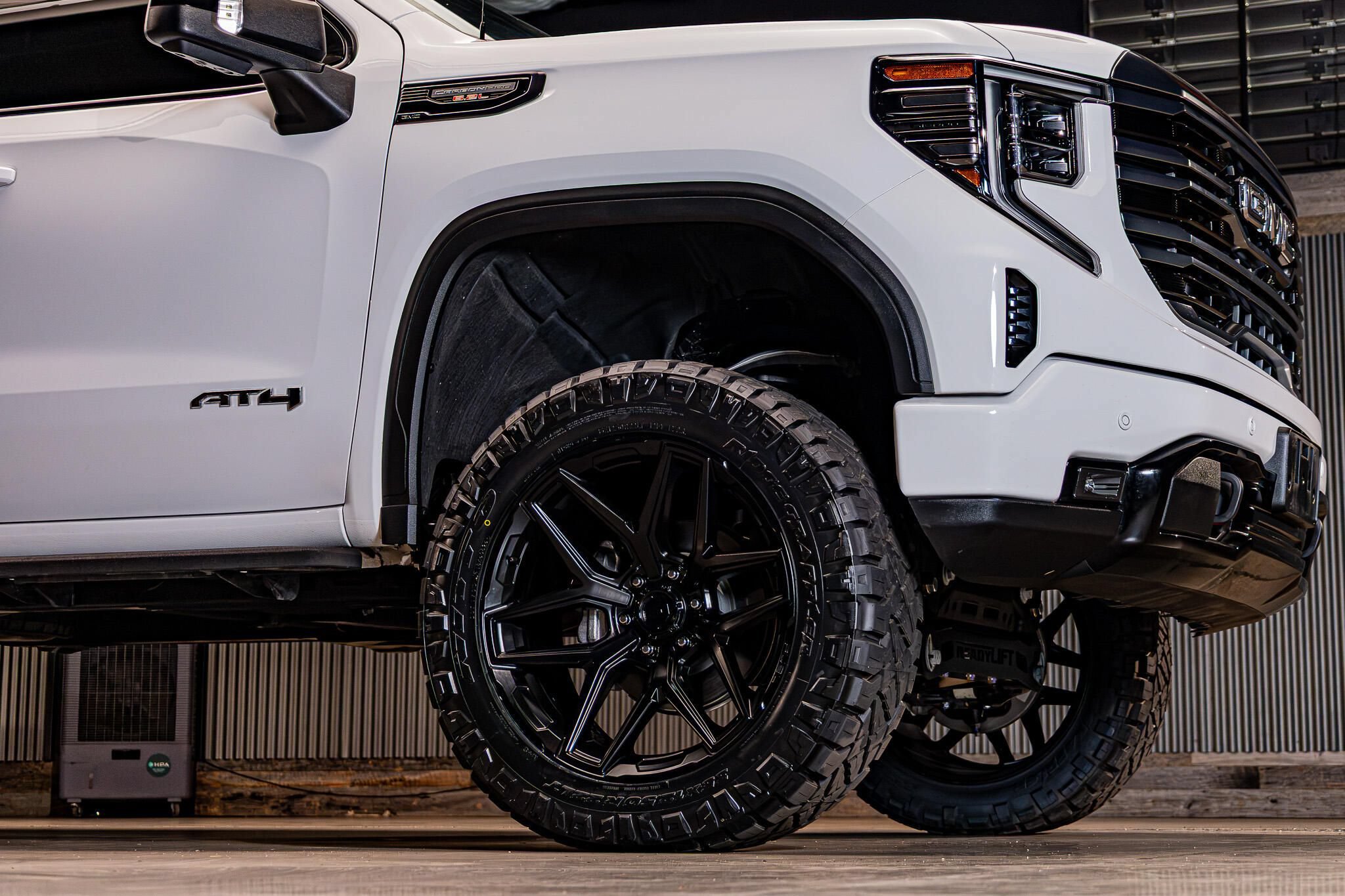Used 2024 GMC Sierra 1500 AT4 w/ Technology Package AWD/4WD image 12