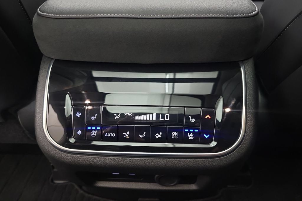 Used 2025 INFINITI QX80 Sensory AWD/4WD image 25