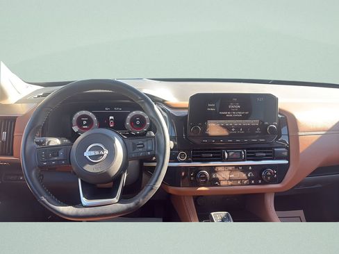 Used 2024 Nissan Pathfinder Platinum AWD/4WD image 9