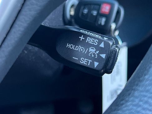 Used 2018 Toyota Corolla LE FWD image 49