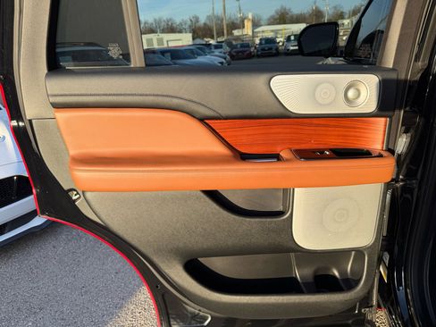 Used 2018 Lincoln Navigator Reserve w/ Technology Package image 35