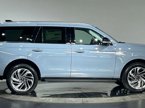 New 2026 Lincoln Navigator Premiere AWD/4WD image 10