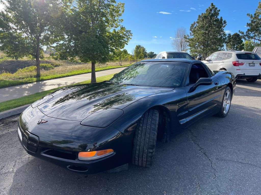 Used 2001 Chevrolet Corvette Coupe w/ Preferred Equipment Group2 RWD image 2