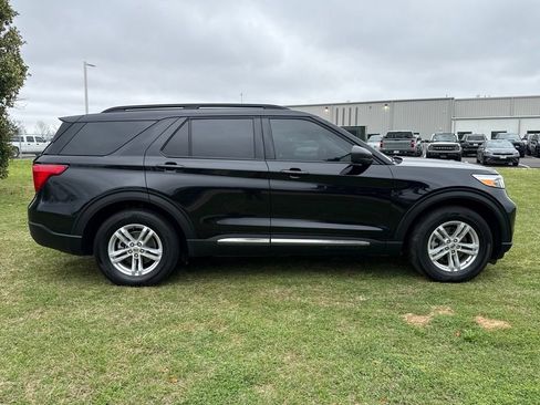 Used 2024 Ford Explorer XLT image 9