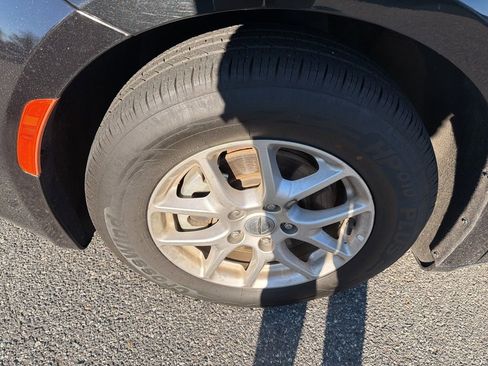 Used 2023 Chrysler Voyager LX image 11