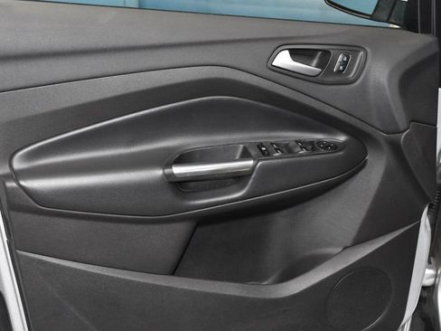 Used 2017 Ford Escape SE FWD image 4